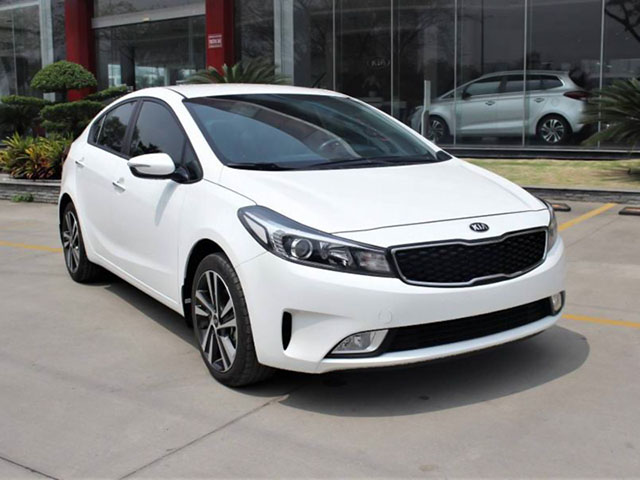 Kia Cerato ”giá rẻ” vs Toyota Vios: Trang bị đỉnh hơn hay thương hiệu mạnh hơn