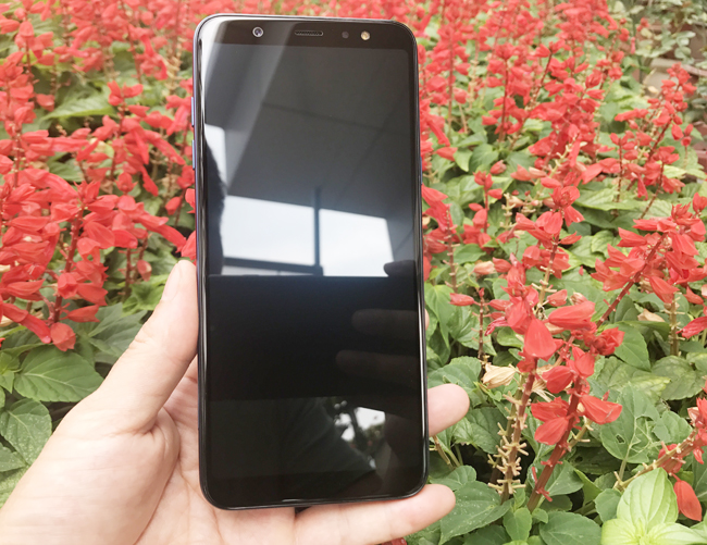 tren tay galaxy a6+ trang bi camera kep chup anh sieu dep hinh anh 3