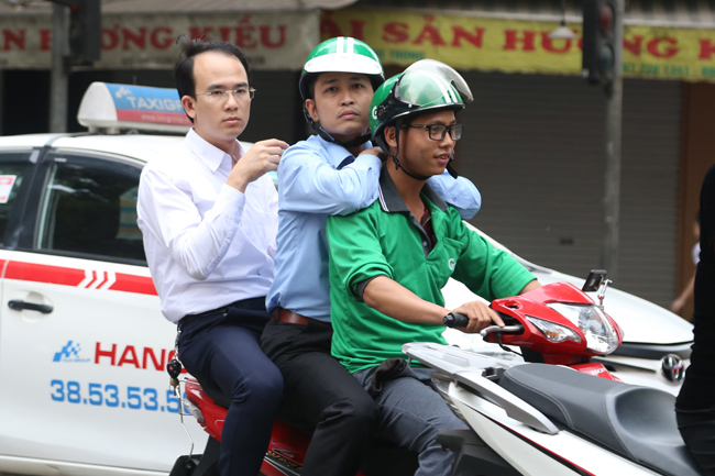 anh: muon kieu vi pham luat giao thong cua tai xe grabbike hinh anh 1