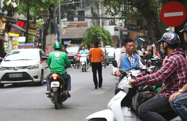 anh: muon kieu vi pham luat giao thong cua tai xe grabbike hinh anh 7