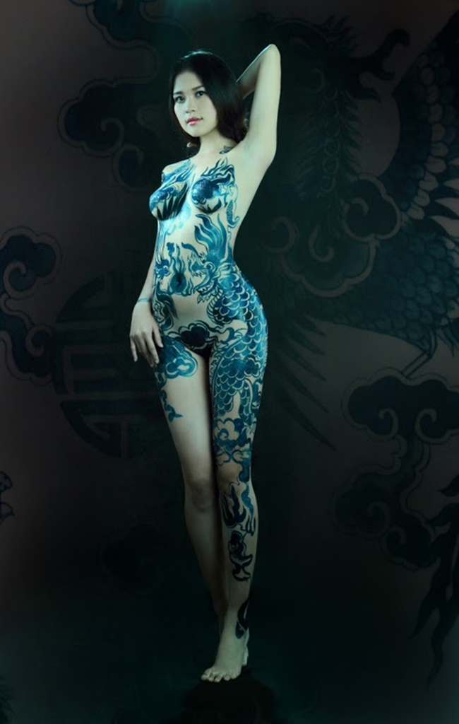 ban gai cuong do la, le kieu nhu san sang nude ve body painting hinh anh 26