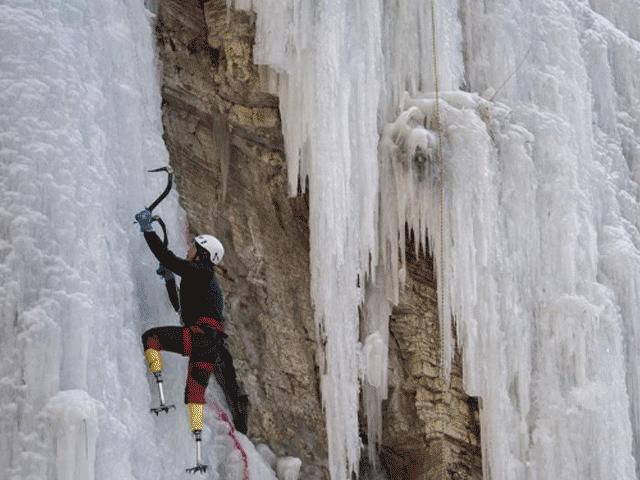 Ngả mũ trước cụ ông Trung Quốc cụt chân chinh phục đỉnh Everest