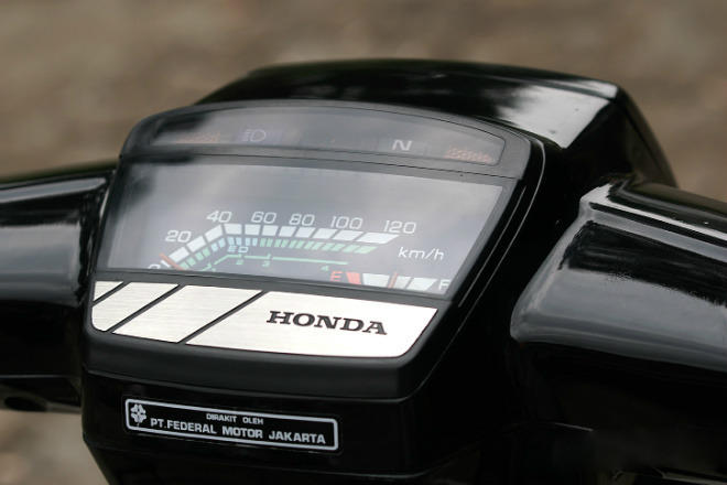 Honda Dream đời 2002 nguyên bản rao bán 300 triệu đồng