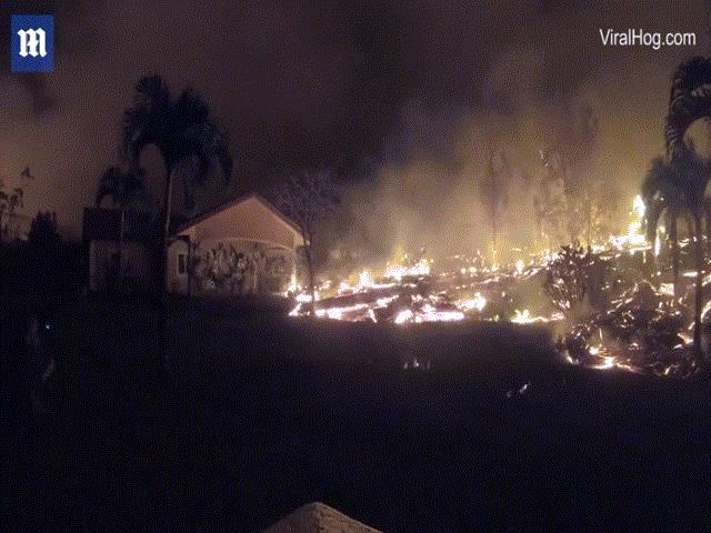 Kinh hoàng cảnh dung nham nóng chảy ”nuốt” nhà ở Hawaii