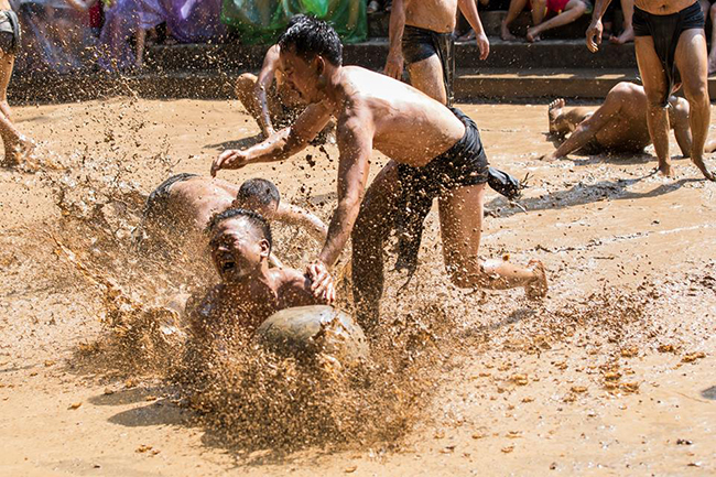 anh an tuong: trai lang dong kho vat nhau trong bun cuop cau 20kg hinh anh 5