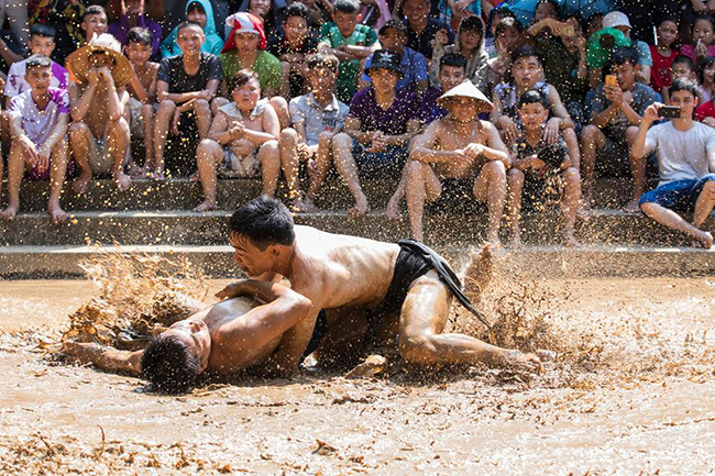 anh an tuong: trai lang dong kho vat nhau trong bun cuop cau 20kg hinh anh 6