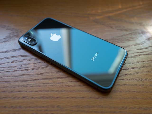 Hàng loạt iPhone X bất ngờ bị nứt kính phủ camera: nguyên nhân do đâu?