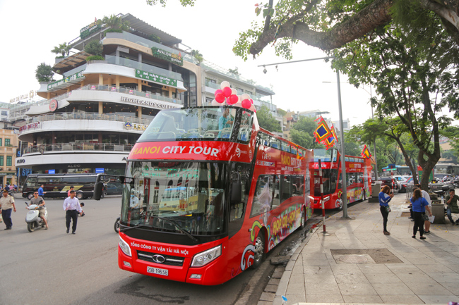 Trải nghiệm xe buýt 2 tầng: Mưa mới sợ chứ nắng vẫn đẹp chán!