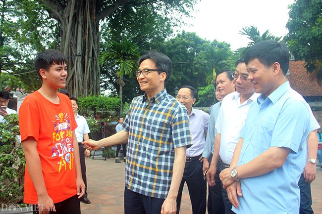 anh: pho thu tuong vu duc dam di kiem tra nha ve sinh o ha noi hinh anh 2