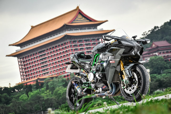 ngam kawasaki ninja h2 ban do “quai vat” trong bong dem hinh anh 1