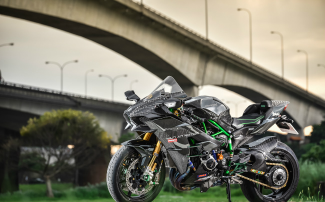 ngam kawasaki ninja h2 ban do “quai vat” trong bong dem hinh anh 5