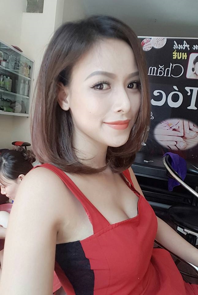 nu y ta sexy khien trung hieu me man gay to mo khi dien vay cuoi hinh anh 16