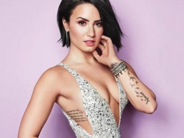 Nữ ca sĩ Demi Lovato bị chỉ trích vì thuê người sàm sỡ vùng kín nam vệ sĩ