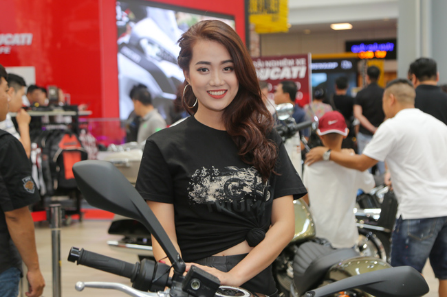 anh: nguoi dep va sieu moto 