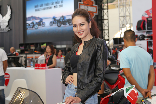 anh: nguoi dep va sieu moto 