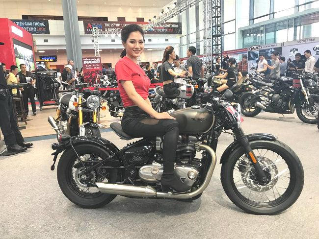 ngam dan nguoi dep nong bong ben sieu xe tai vietnam autoexpo 2018 hinh anh 5