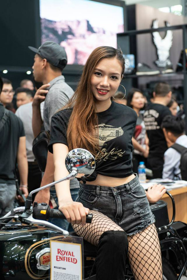 ngam dan nguoi dep nong bong ben sieu xe tai vietnam autoexpo 2018 hinh anh 8