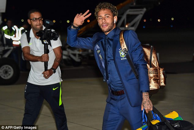 Neymar quấn quýt Beckham ở tuần lễ thời trang Paris