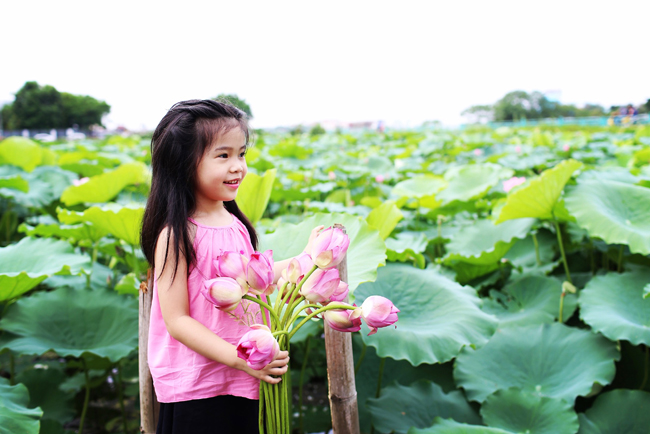 bo anh mau nhi ben sen sieu dep cua ong bo 