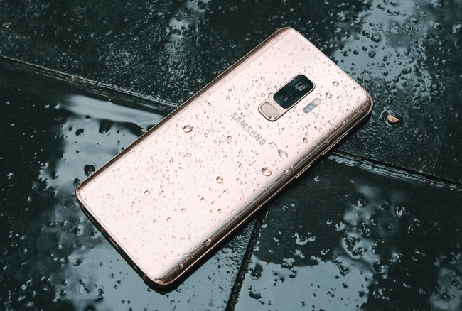 ngam galaxy s9+ ban hoang kim doi sac duoi anh sang hinh anh 9