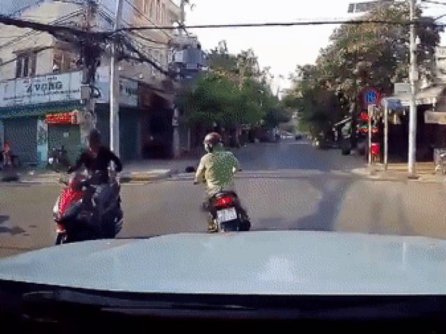 Video: ”Choáng” khi Ninja ”lườm rau gắp thịt”