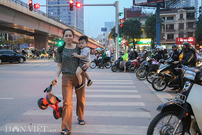 ảnh: duong lang noi rong van tac, lan cho nguoi di bo vang tanh hinh anh 9