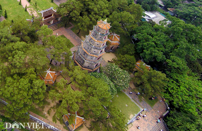 anh: ngoi chua dep nhat xu hue nhin tu tren cao hinh anh 3