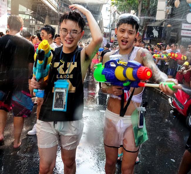 nguoi ta mac gi toi le songkran khi phot lo lenh cam ho? hinh anh 10