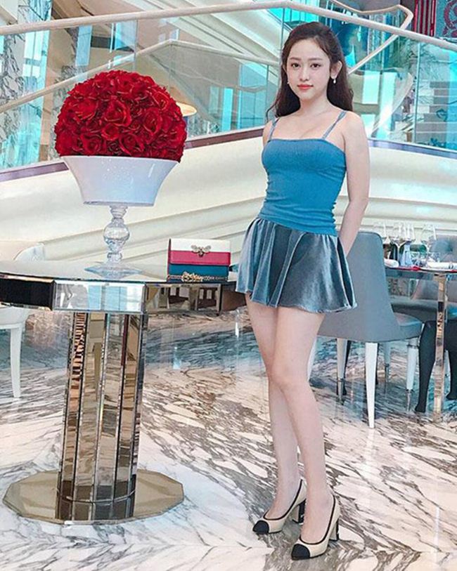 chiec vay tennis chua toi 200 ngan dong co gi hot? hinh anh 4