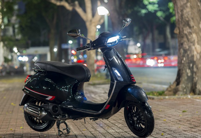 tuyet dep 2019 vespa sprint s den bong, honda sh mode ghen ti hinh anh 9