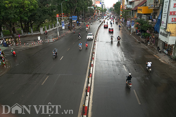 Người dân có thể thoải mái di chuyển dọc theo trục Tây Sơn - Nguyễn Lương Bằng - Tôn Đức Thắng, điều này hiếm khi xảy ra vào ngày thường.