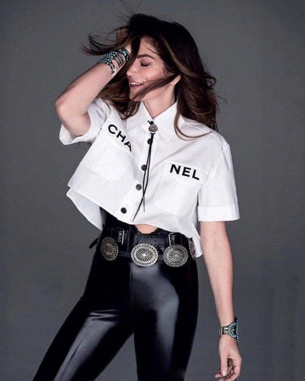 Phượng Chanel đụng hàng áo 50 triệu đồng với con gái Cindy Crawford