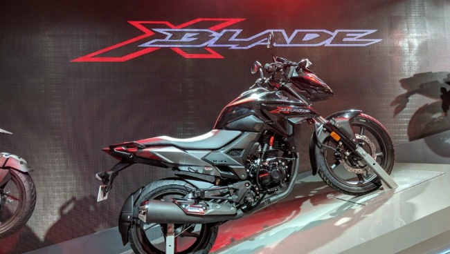 honda x-blade moi sap ra mat, quyet dau suzuki gixxer 155 hinh anh 4