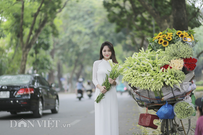 Hoa loa kèn là loại hoa độc đáo và thu hút sự chú ý bởi hương thơm dễ chịu của nó. Nhìn vào hình ảnh về hoa loa kèn, bạn sẽ được trải nghiệm những màu sắc tươi tắn cùng hương thơm dịu nhẹ mà nó mang lại. Hãy bấm vào hình để khám phá thêm về vẻ đẹp của loài hoa độc đáo này.