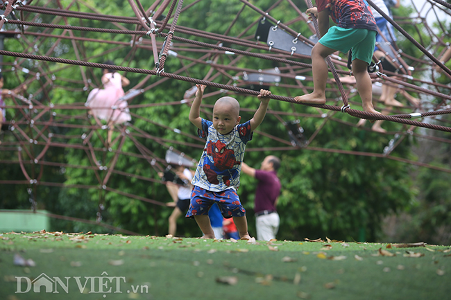 anh: nguoi ha noi do xo di cong vien, sieu thi ngay cuoi dot nghi le hinh anh 3