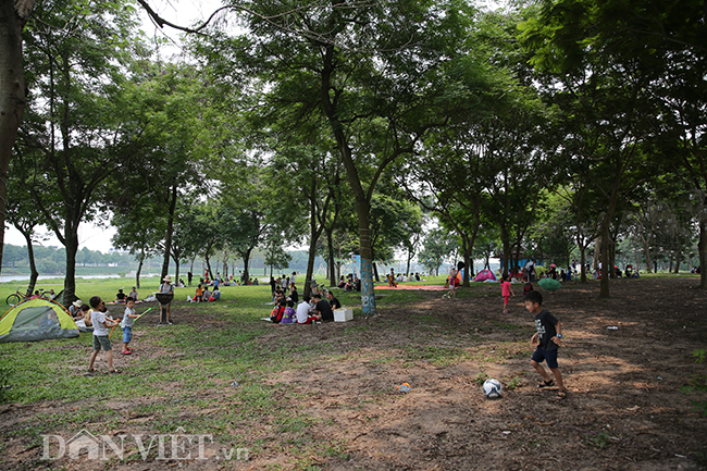 anh: nguoi ha noi do xo di cong vien, sieu thi ngay cuoi dot nghi le hinh anh 4