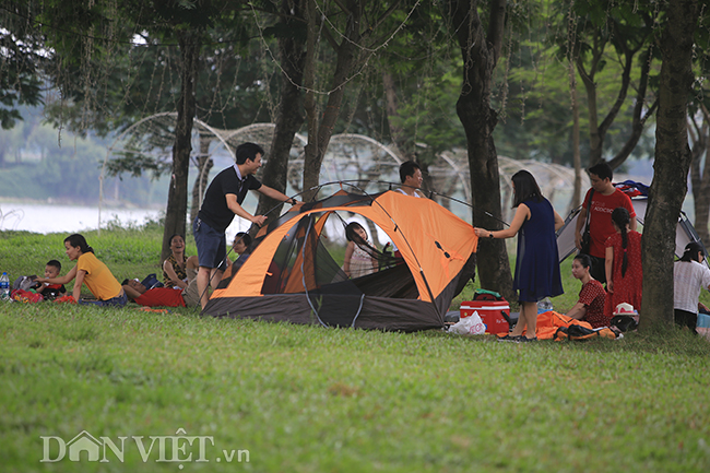 anh: nguoi ha noi do xo di cong vien, sieu thi ngay cuoi dot nghi le hinh anh 5