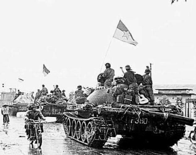 Tháp pháo xe tăng: Tháp pháo xe tăng là một trong những trang thiết bị cực kỳ quan trọng trong quân đội. Tức là một dấu ấn phi thường trong chiến tranh Việt Nam. Chỉ cần nhìn vào hình ảnh của tháp pháo trên xe tăng, bạn sẽ cảm nhận được vẻ uy nghi và khẳng định sức mạnh của các đơn vị quân đội.