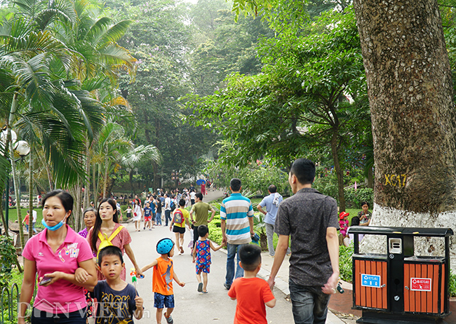 anh: cong vien o ha noi bi 