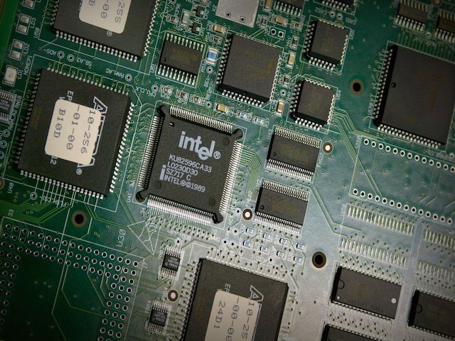 Apple, Google, Microsoft tung bản vá khẩn cấp cho thiết bị dùng chip Intel