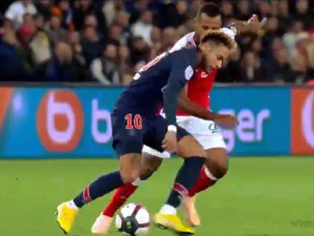 Neymar Jr và những màn ”khuấy cháo” khiến cả thế giới chao đảo