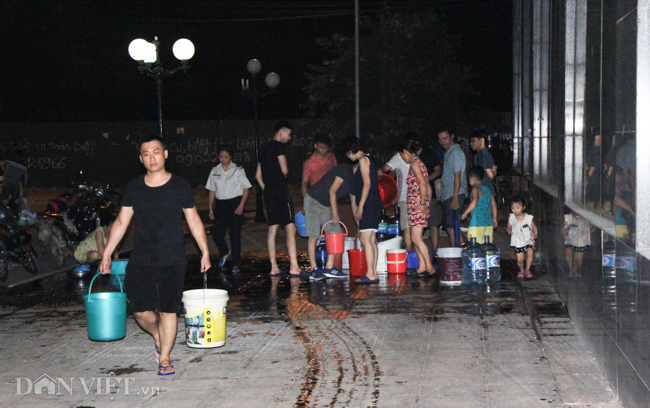 anh: hang tram cu dan o ha noi khon don vi mat nuoc dot nang nong hinh anh 9