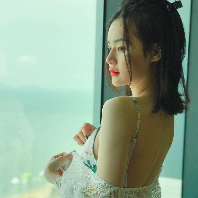 em gai angela phuong trinh xinh dep va goi cam muon phan o tuoi 23 hinh anh 3