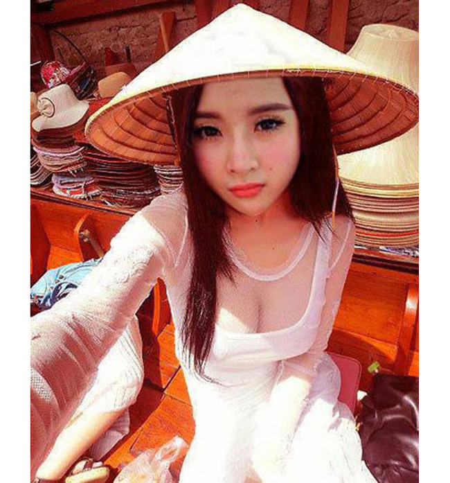 ao dai bien tau khien dan mang tranh cai hinh anh 11