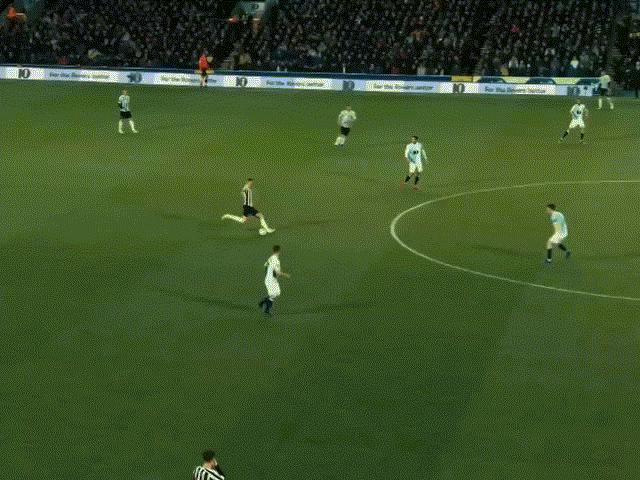 Xem kỹ thuật sao trẻ của Newcastle thu hút sự quan tâm từ Manchester United