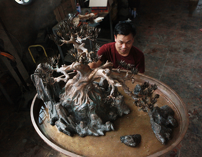 doc dao tung bonsai nang 70kg duc bang dong do duy nhat o viet nam hinh anh 4