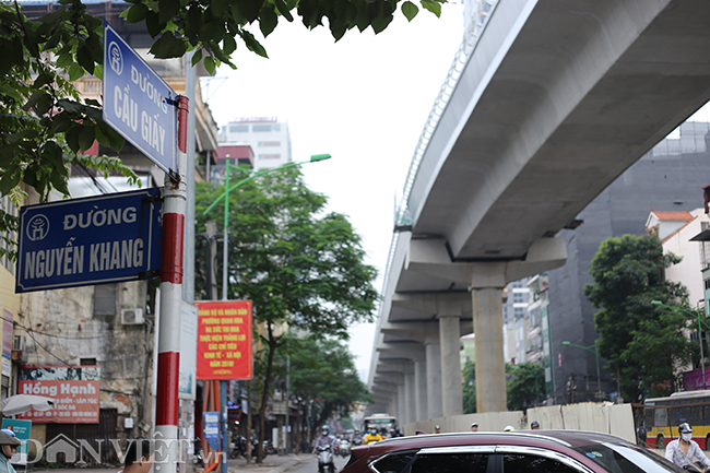 anh: bay nguoi sac nhon duoi chan cong trinh duong sat tren cao hinh anh 1