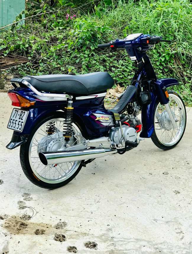 Honda Dream là một trong những thương hiệu xe máy nổi tiếng nhất trên thế giới. Với chất lượng độc đáo và thiết kế đẳng cấp, chiếc Honda Dream sẽ mang đến cho bạn một trải nghiệm tuyệt vời trên những cung đường đẹp như tranh vẽ. Hãy cùng chiêm ngưỡng hình ảnh của Honda Dream và cảm nhận sự hoàn hảo của nó.