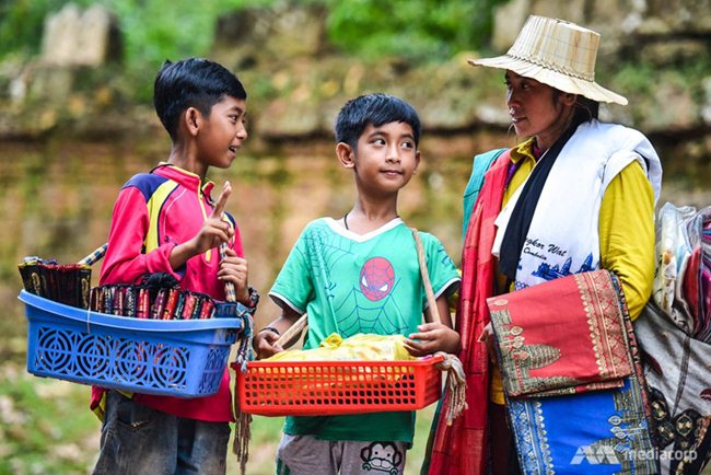 cuọc sóng hiẹn tại của cạu bé bán hàng rong nói 16 thú tiéng nhu thé nào? hinh anh 12