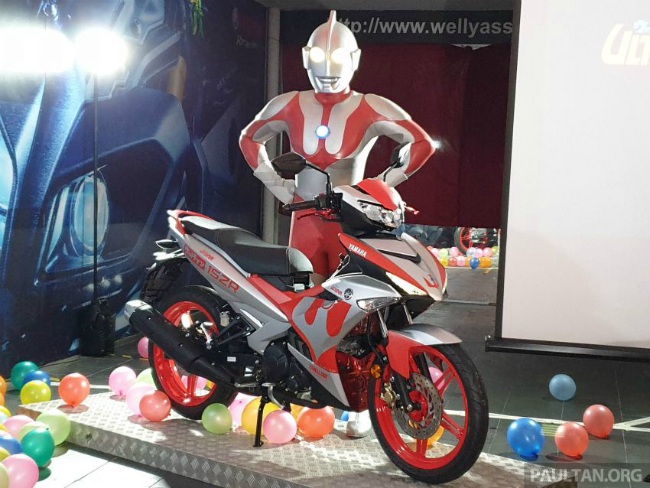 muc so thi 2019 yamaha exciter ultraman uy luc sieu nhan khien fan hao huc hinh anh 1